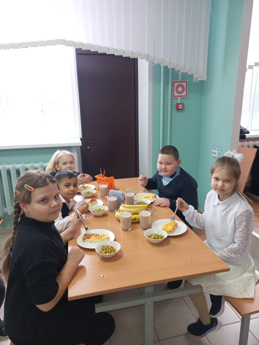 спасибо нашим поварам за то, что вкусно варят нам спасибо нашим поварам за то, что вкусно варят нам.